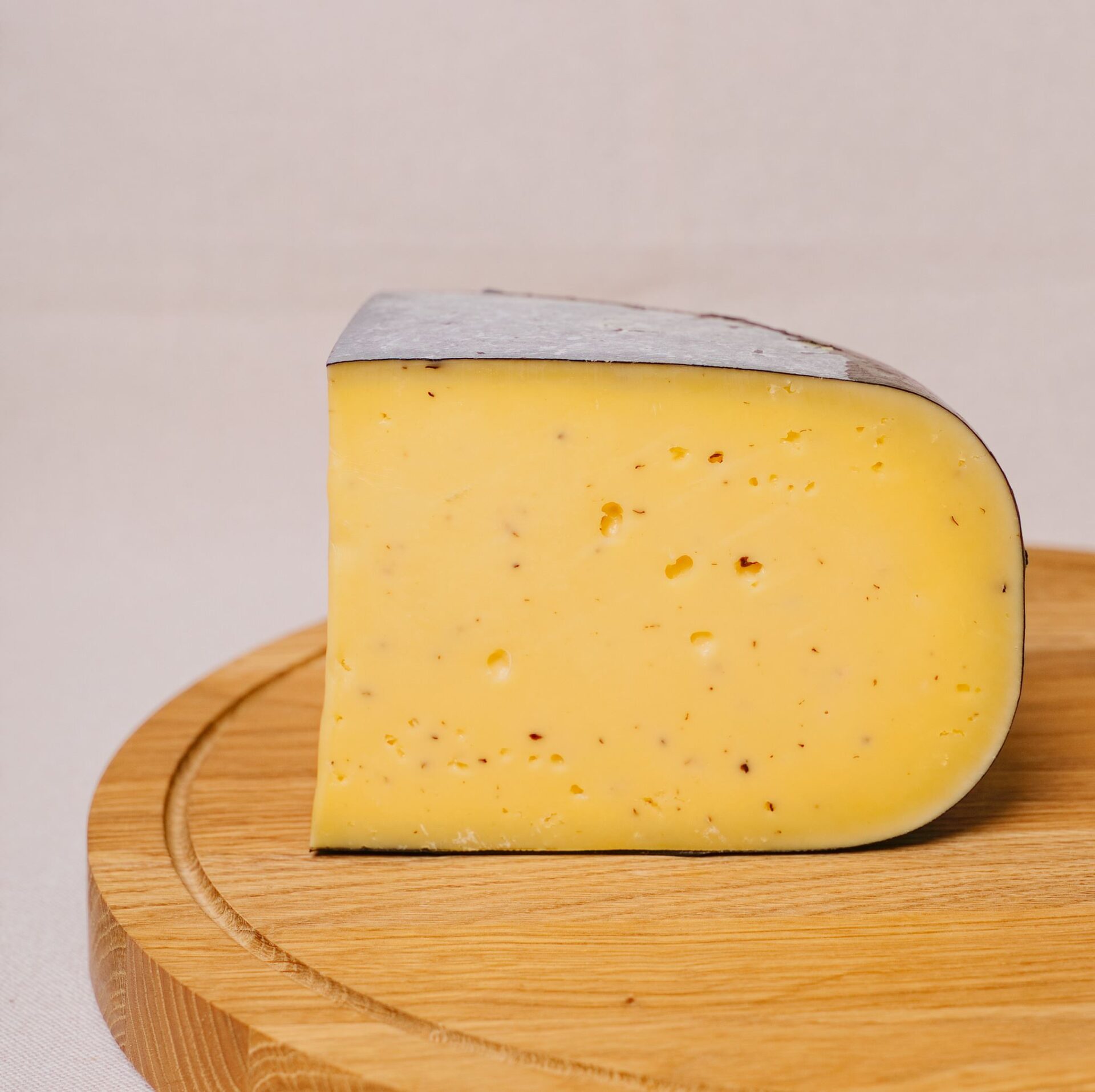 Ser holenderski z truflą / Gouda z truflą