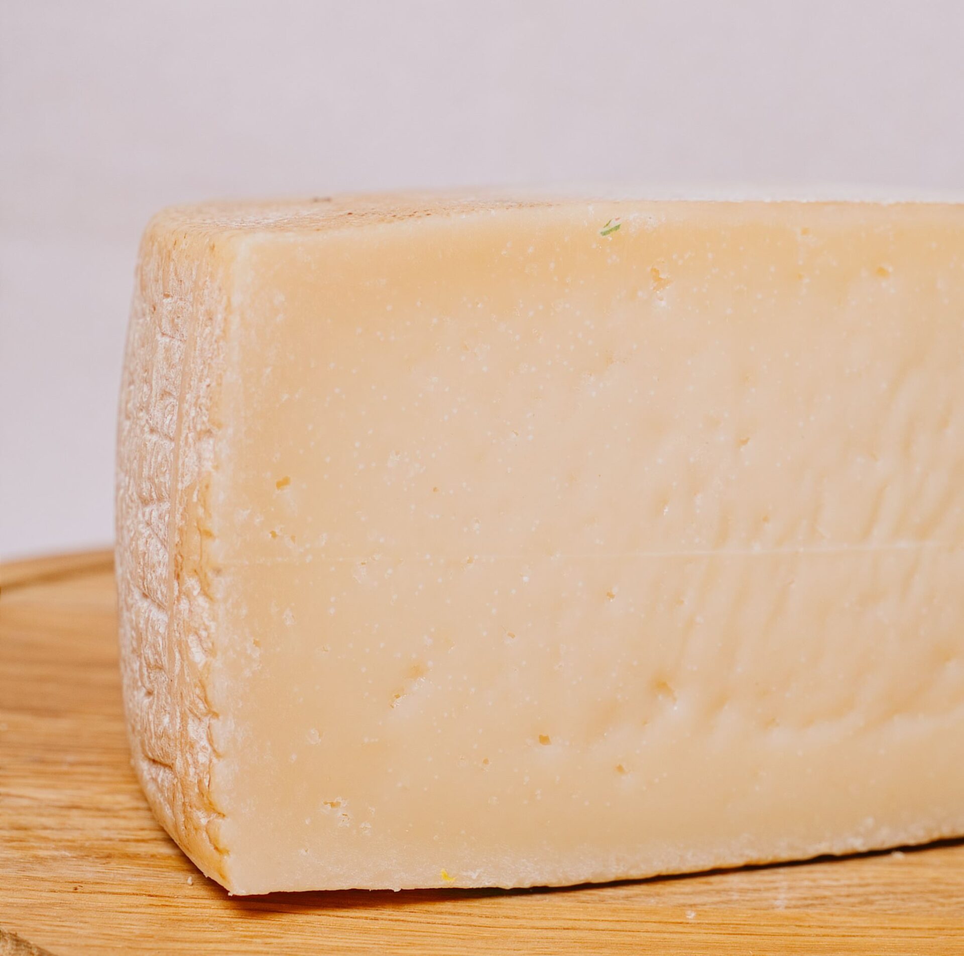 Ser włoski Asiago DOP