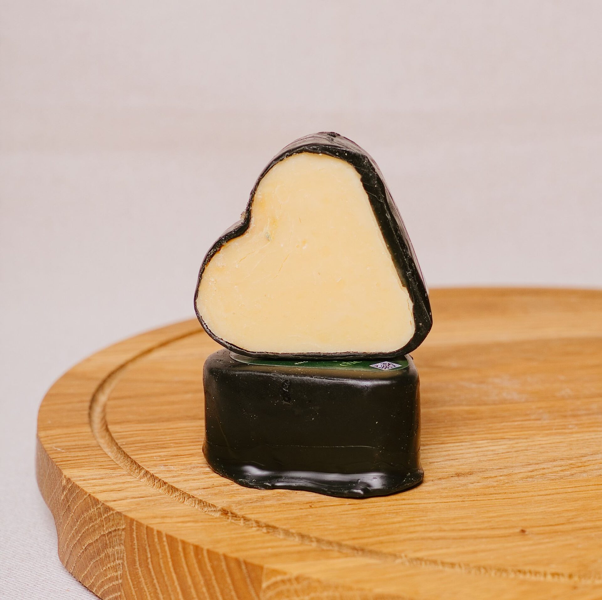 Ser Cheddar vintage 100g / cheddar w kształcie serca - obrazek 2