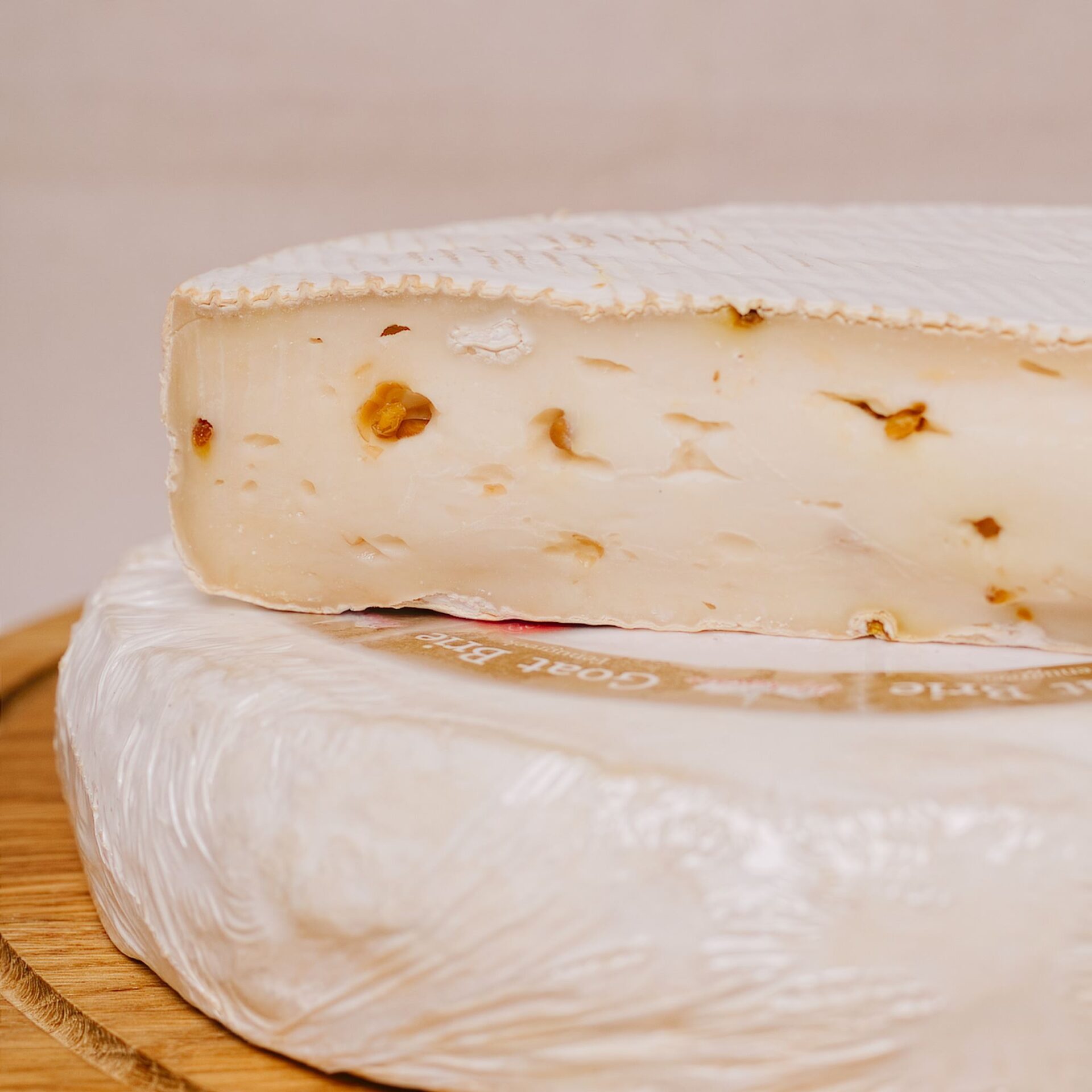 Ser francuski Brie z kozieradką