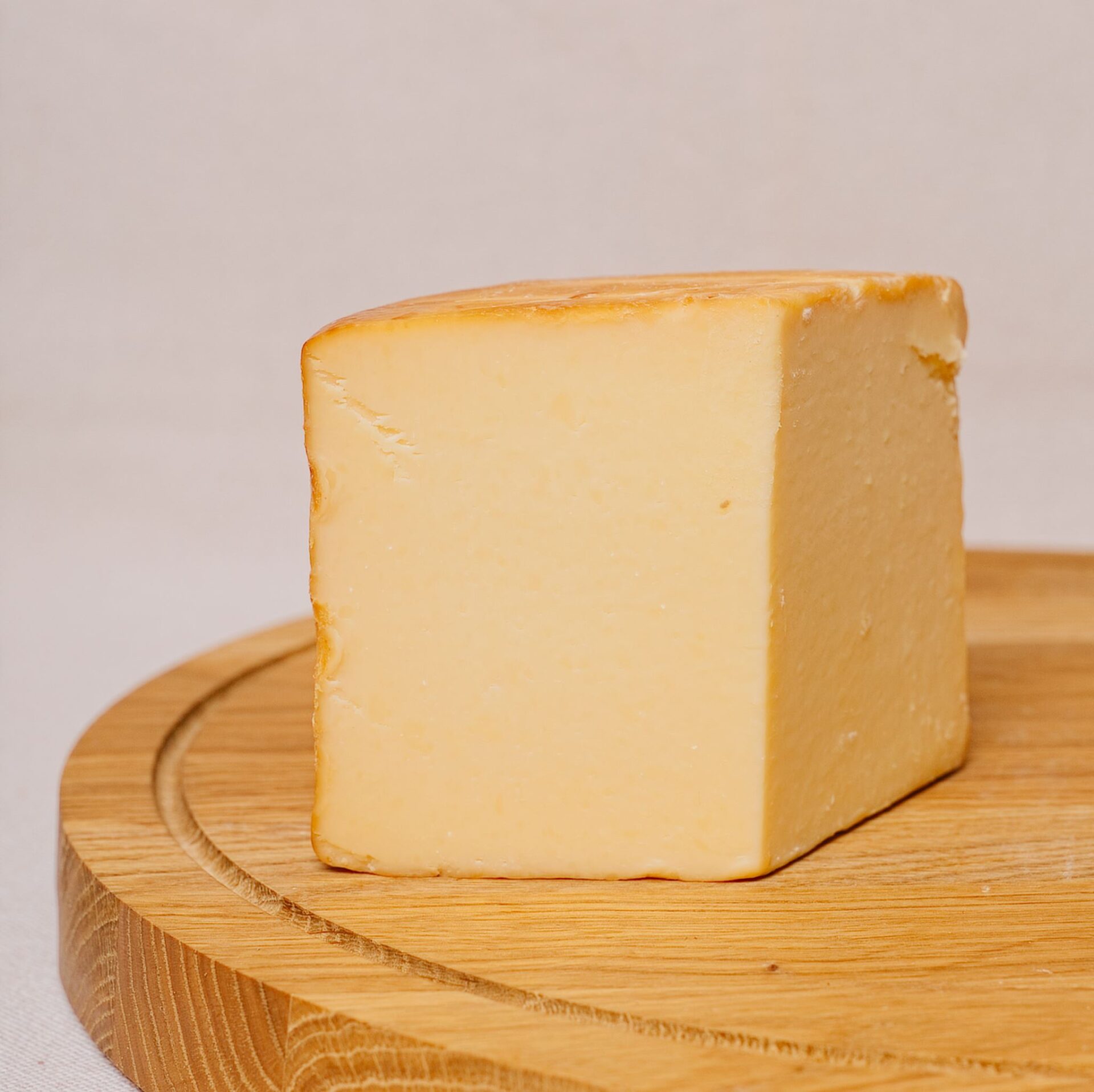 Ser angielski cheddar wędzony dębowym dymem / Cheddar oak smoked (Clawson)