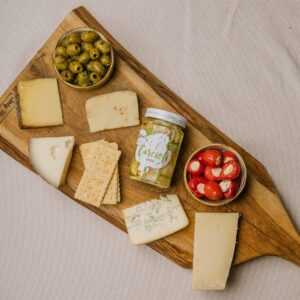 Włoska Uczta / zestaw włoskich serów i antipasti